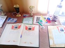 Часть экспонатов, спортивные призы
